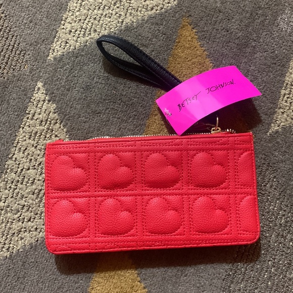 BETSEY JOHNSON Black & Red Leather Hearts Gold Wristlet Wallet NWT - Picture 2 of 6